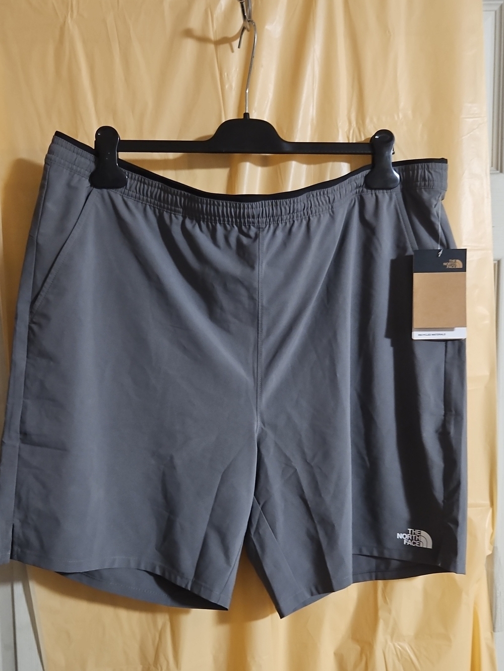The North Face Wander 2.0 Shorts: GRAY: NEW WITH TAGS: SIZE XXL